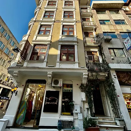 White Aparthotel