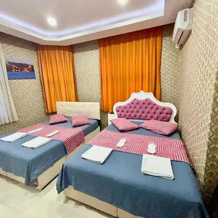 Aparthotel White *