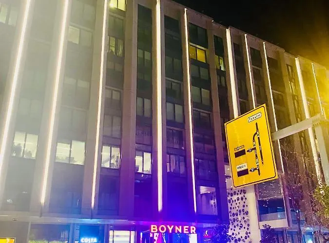 Ξενοδοχείο με διαμερίσματα White 4*